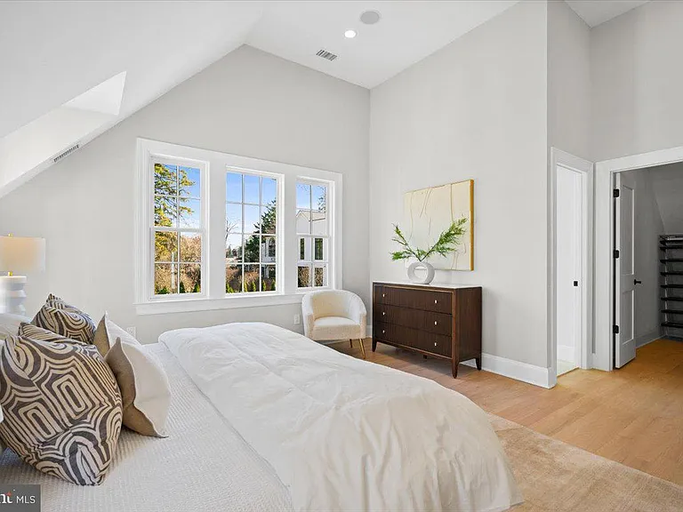 3213 Foxhall Rd NW — Photo 19