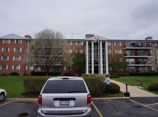 1060 N Farnsworth Ave #11, Aurora, IL 60505