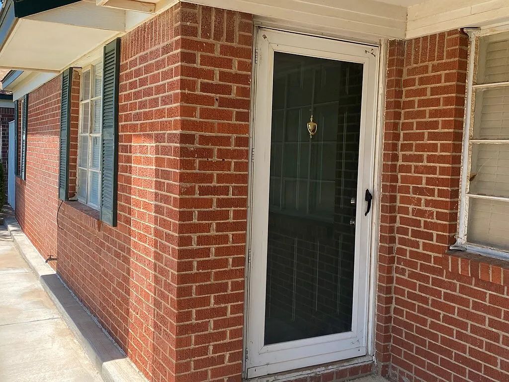 3214 W Kansas - A — Photo 1
