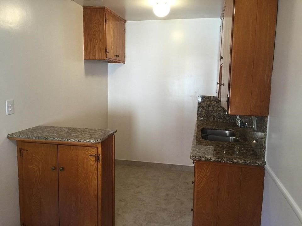 1st image of 221 S Jackson St APT 9
