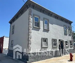 2 bed, 1.0 bath, $2,350 — Photo 1
