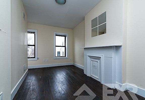 3rd image of 364 Bainbridge St APT 4A