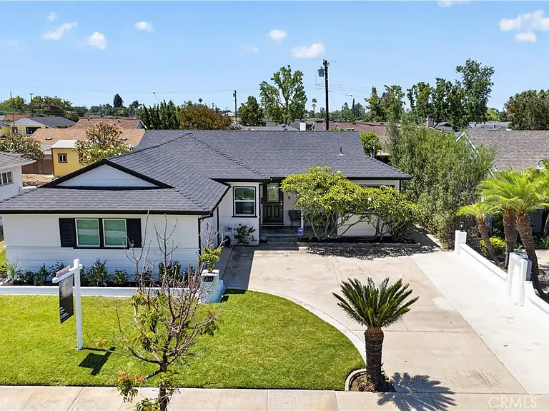 1030 E Oakmont Ave — Photo 1