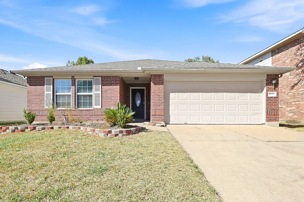 4 bed, 2.0 bath, 1886 sqft, $1,910 — Photo 1