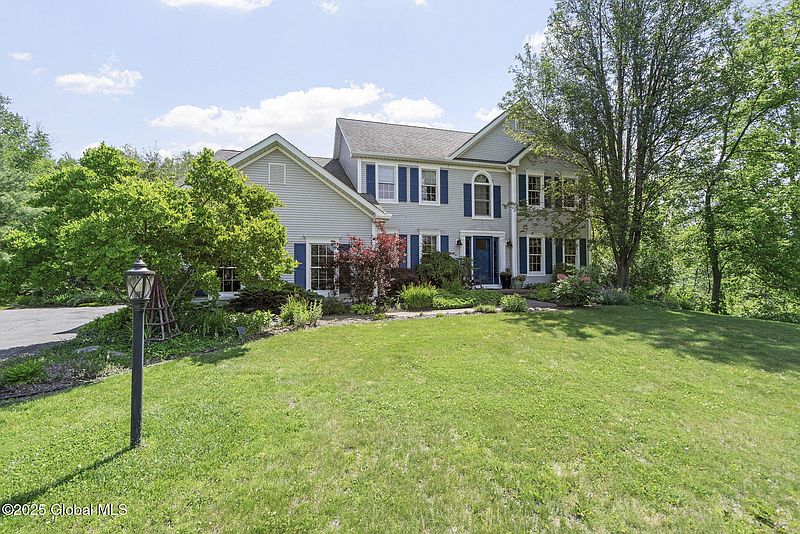 3rd image of 219 Longhouse Lane