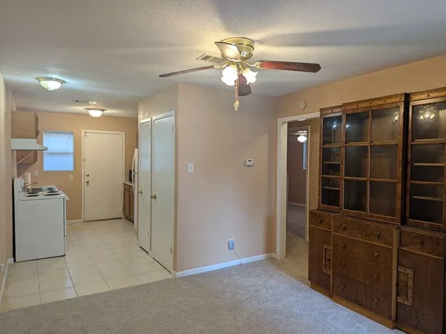 3 bed, 890 sqft, $1,250 — Photo 2