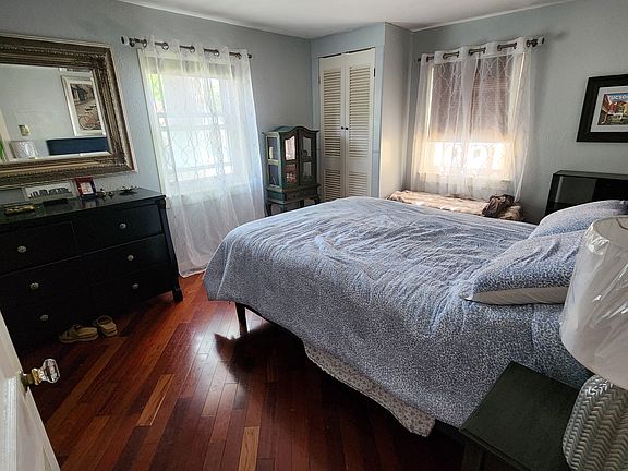 Primary bedroom with queen bed.