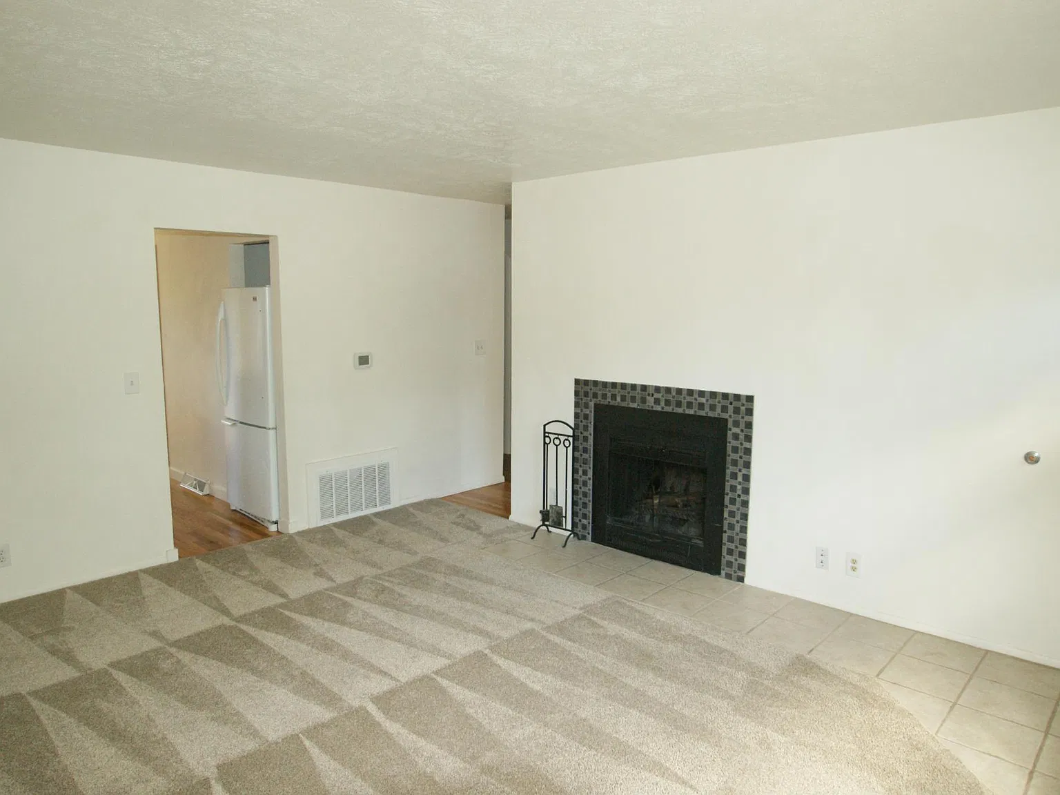 3 bed, $3,705 — Photo 2