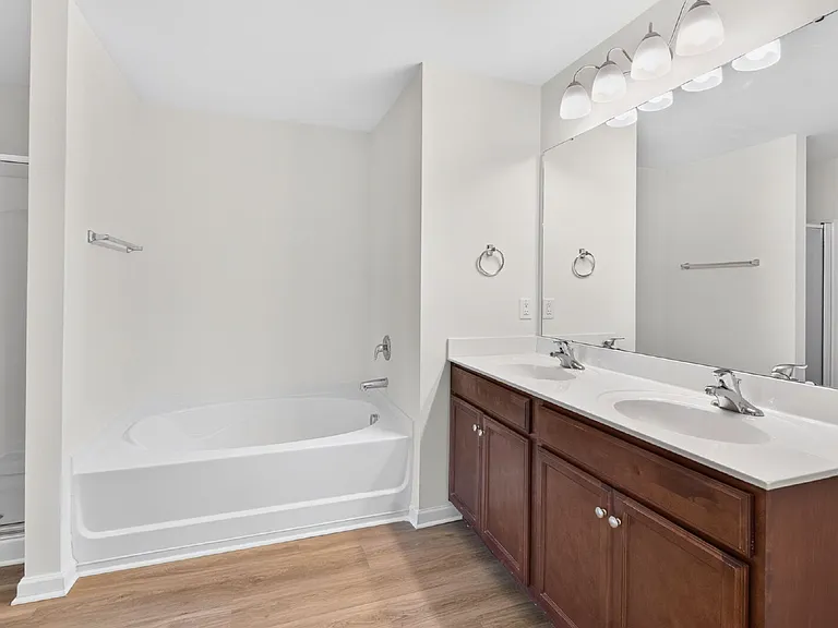 2472 Melfield Dr — Photo 24