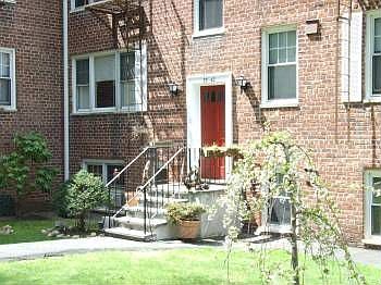 1st image of 14 Soundview Cir