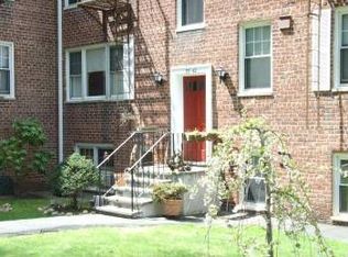 14 Soundview Cir, White Plains, NY 10606