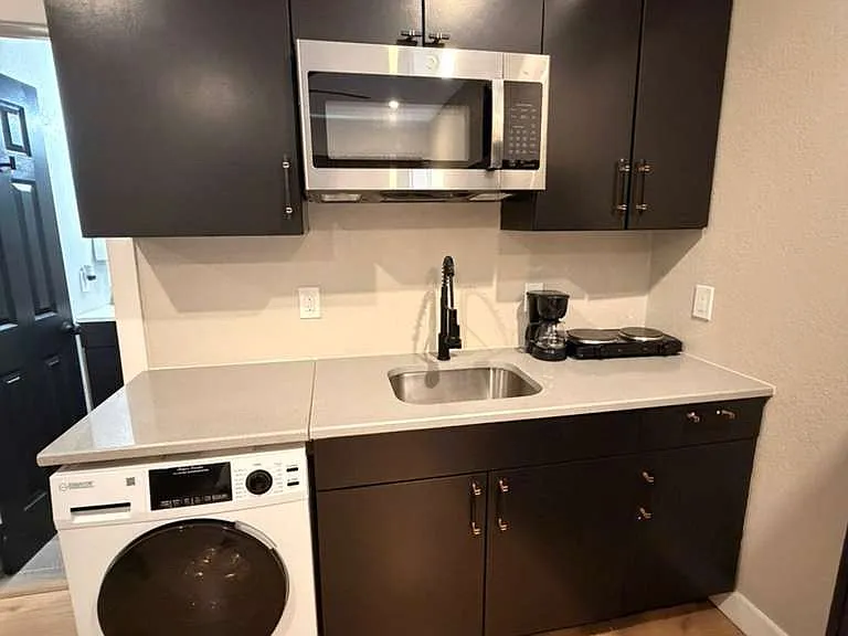 251 E Woodlawn Ave — Photo 10