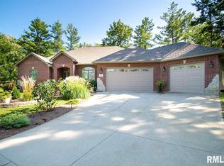 1305 N Forrest Dr, Metamora, IL 61548