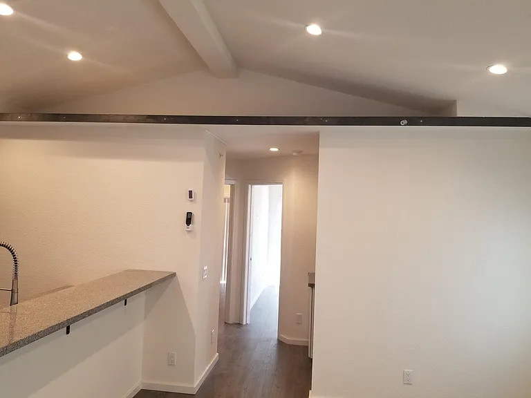 406 S Laurel St — Photo 5