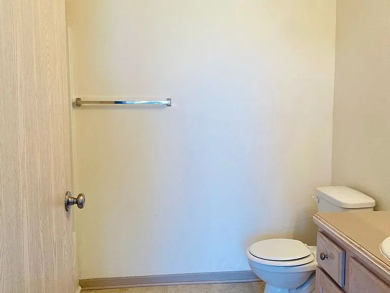 913 Westridge Dr #8 — Photo 6