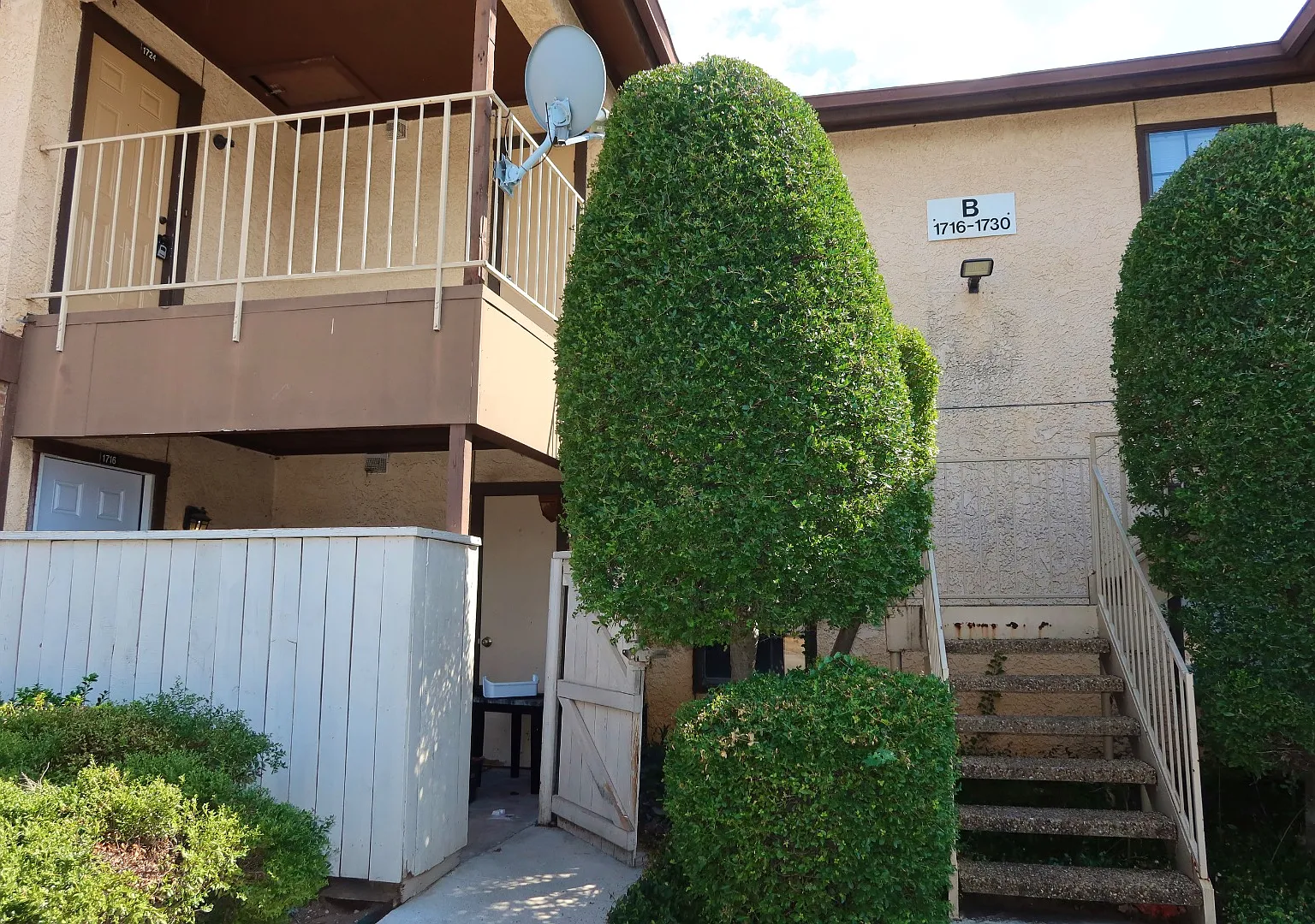 1724 Crest Point Dr - 1724 — Photo 1