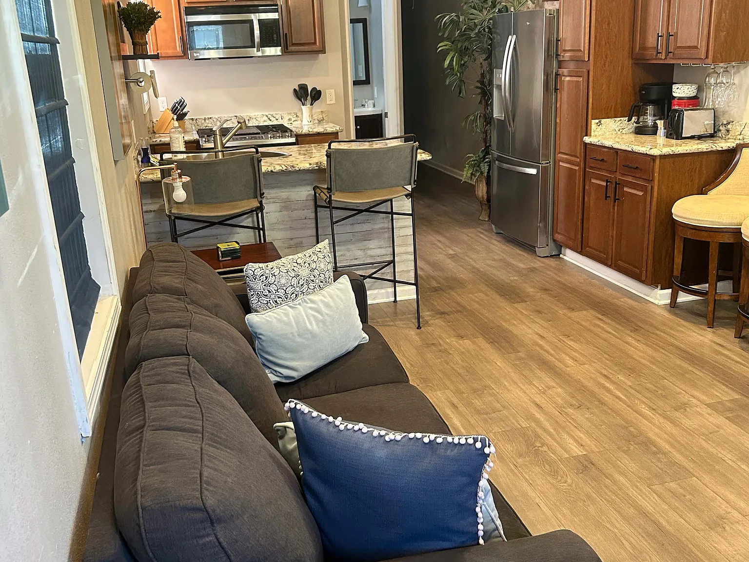 3 bed, 1300 sqft, $2,300 — Photo 3