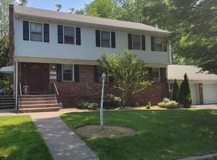 77 Prospect St, Paramus, NJ 07652