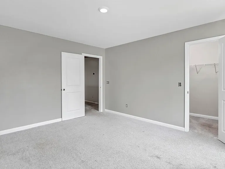 414 Tulip Way — Photo 32