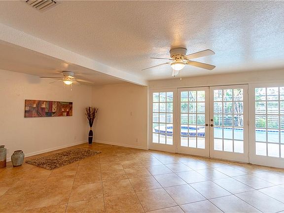 4th image of 2337 Eastwood Dr