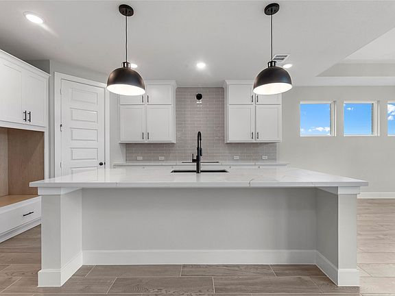 5th image of 414 Sunlight Rise Rd