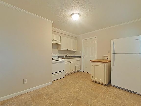 4th image of 3401 Martin Ave