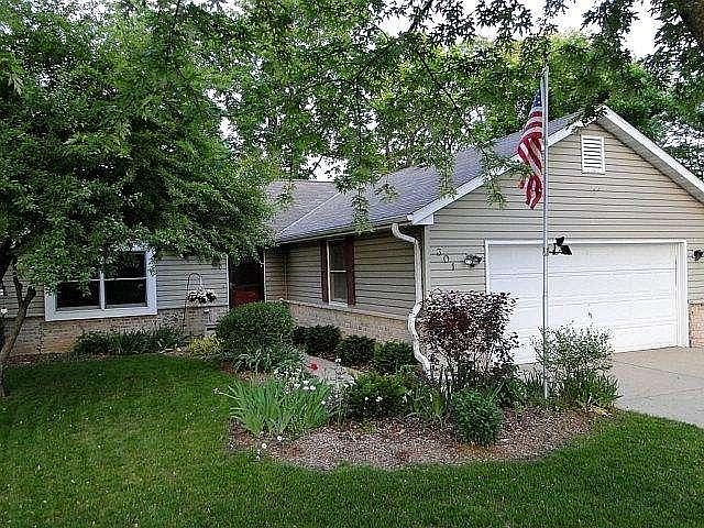 1st image of 301 Fox Horn Dr