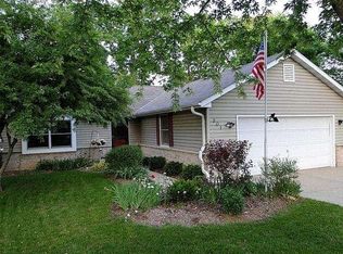 301 Fox Horn Dr, Waterford, WI 53185