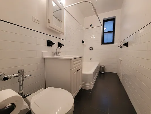 Rented by Lang Realty LLC | media 7