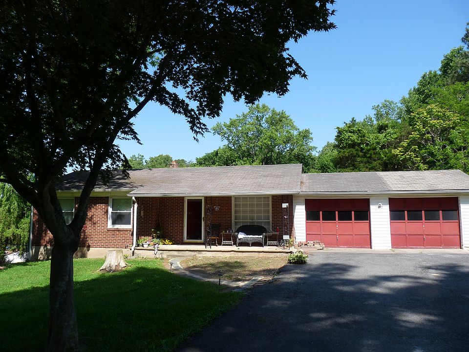 1st image of 137 Old Main St