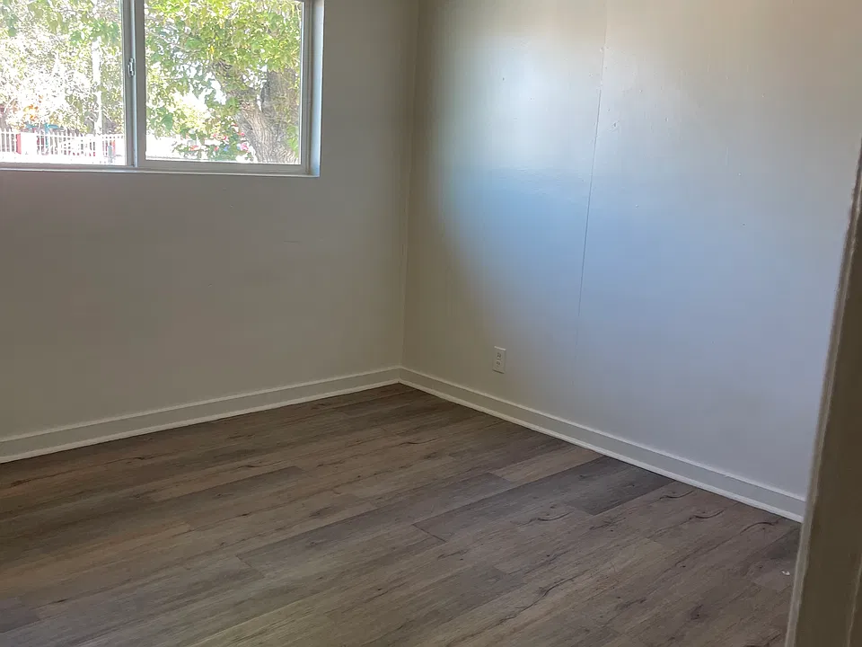 2116 Isabelle Ave