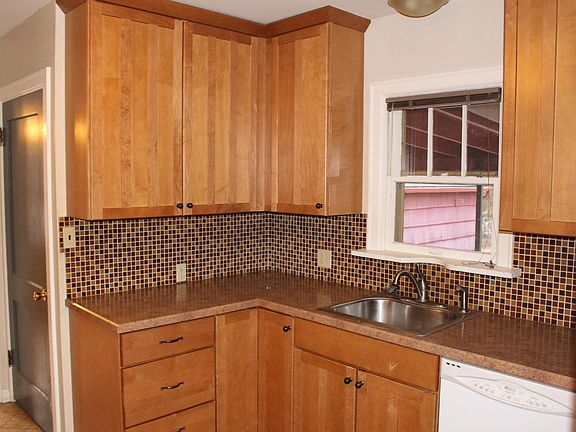 Updated Kitchen w/dishwasher