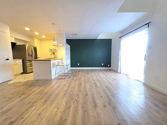 3rd image of 1515 Sandy Springs Rd APT 903