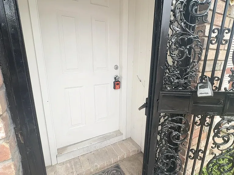 6518 S Briar Bayou Dr — Photo 3