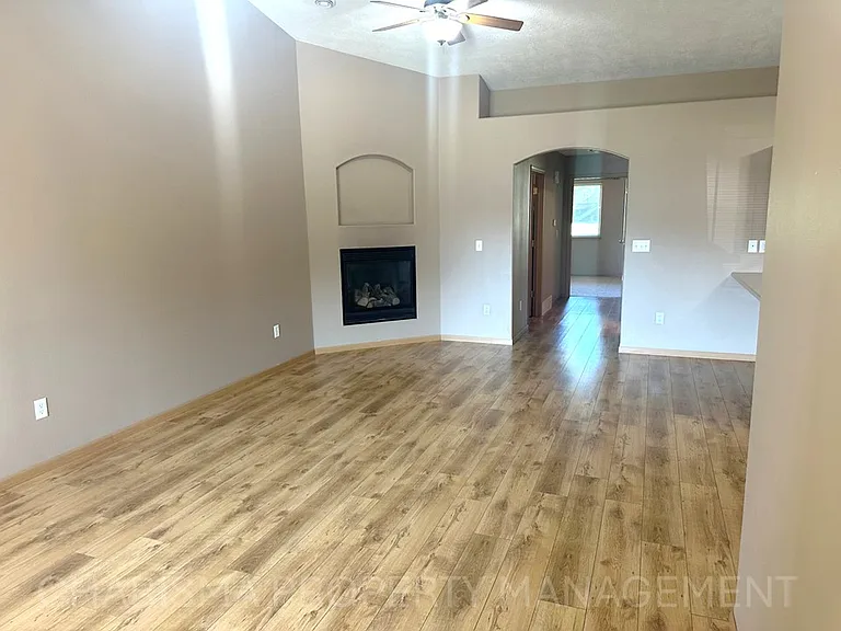 DBK Brandon Townhomes — Photo 36
