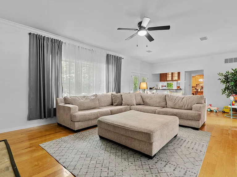 16611 Highland Summit Dr — Photo 2