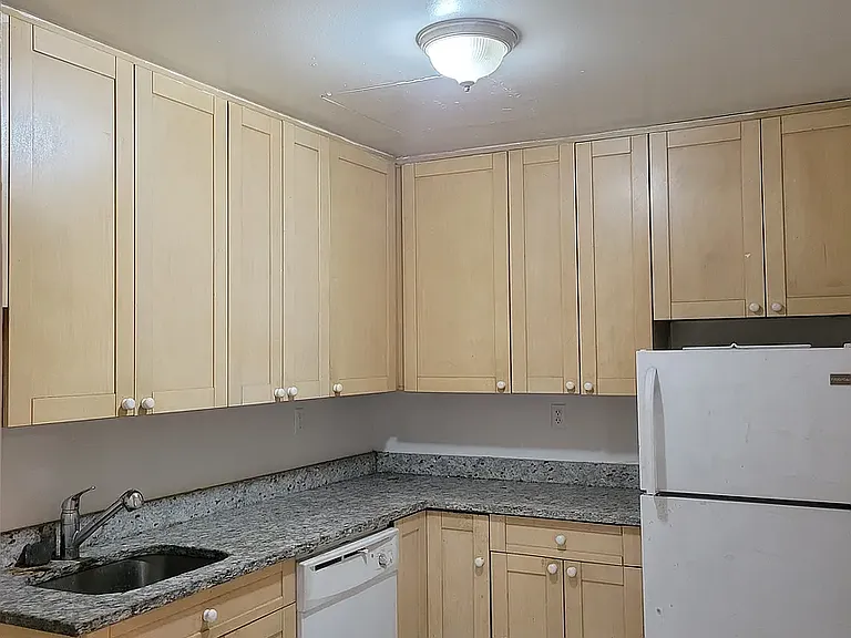 131 E 23rd St #2D — Photo 4