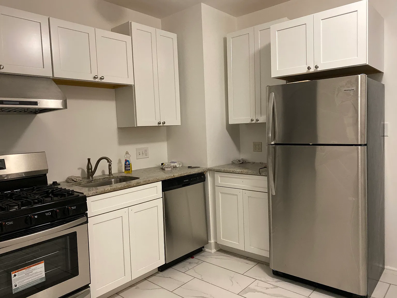 2 bed, 960 sqft, $2,300 — Photo 3