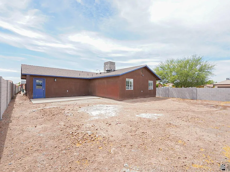 604 E Yucca St — Photo 8