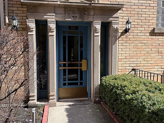 3rd image of 840 W Ainslie St APT A3