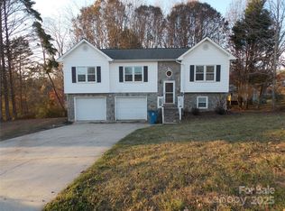 3289 Capital Ct, Lenoir, NC 28645