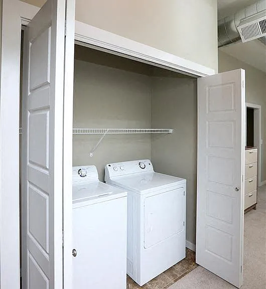 Phillips Avenue Lofts — Photo 8