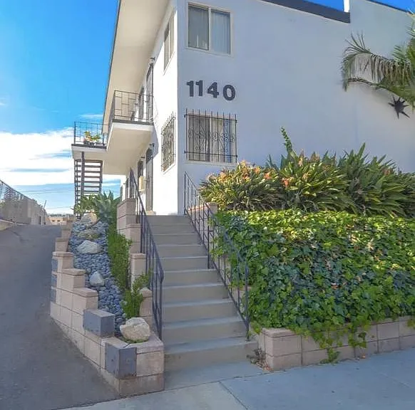 1140 Sunvue Pl — Photo 15