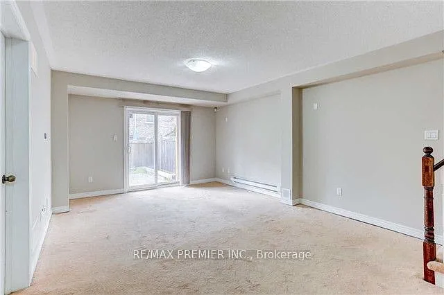 3080 Highbourne Cres — Photo 18