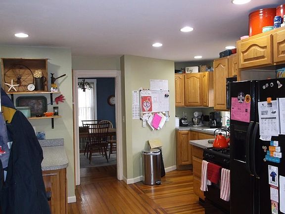 5th image of 11 Evergreen St