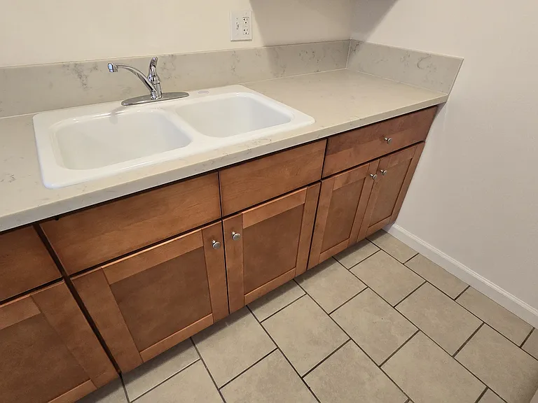 11503 Asher St #10 — Photo 4