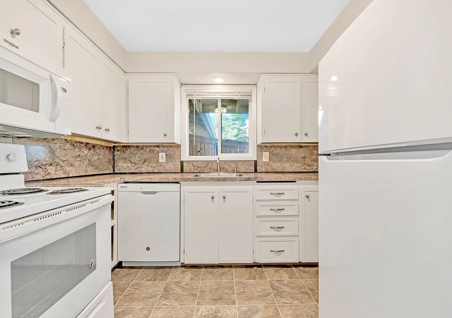 Ferry St - 4 Plex — Photo 2