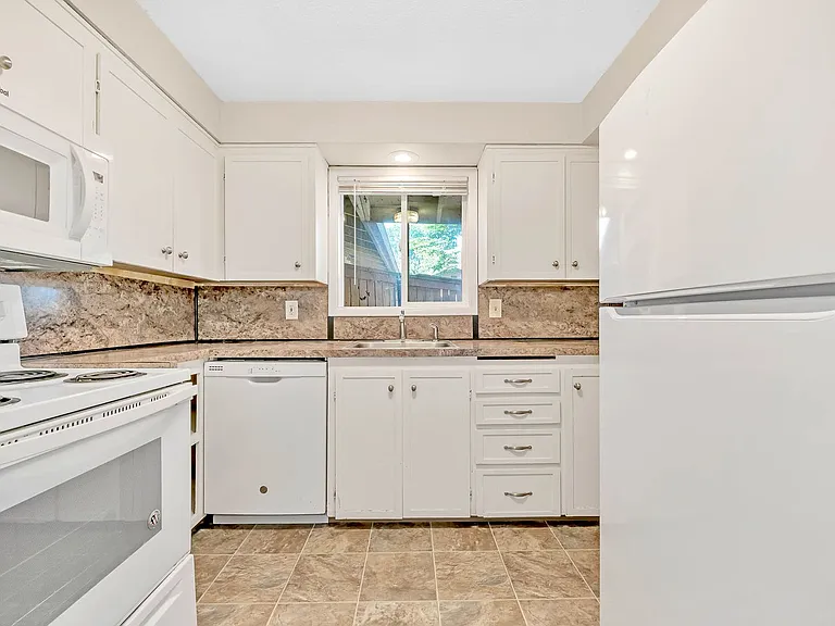Ferry St - 4 Plex — Photo 2
