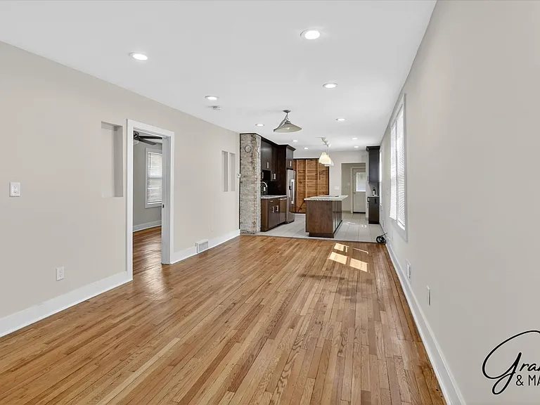 2315 Yemans St — Photo 5