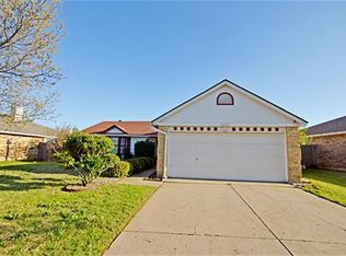 2637 Carrington Ln, Grand Prairie, TX 75052